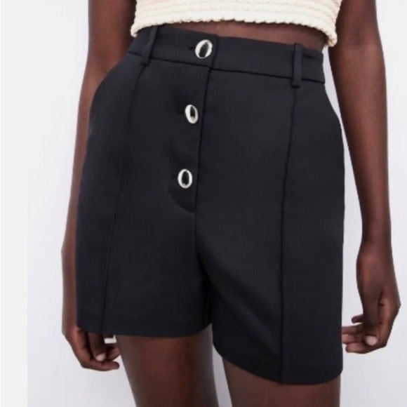 ZARA NWT Minimalist High Waisted Gold Button Black Bermuda Trouser Shorts SZ XS - Picture 2 of 14